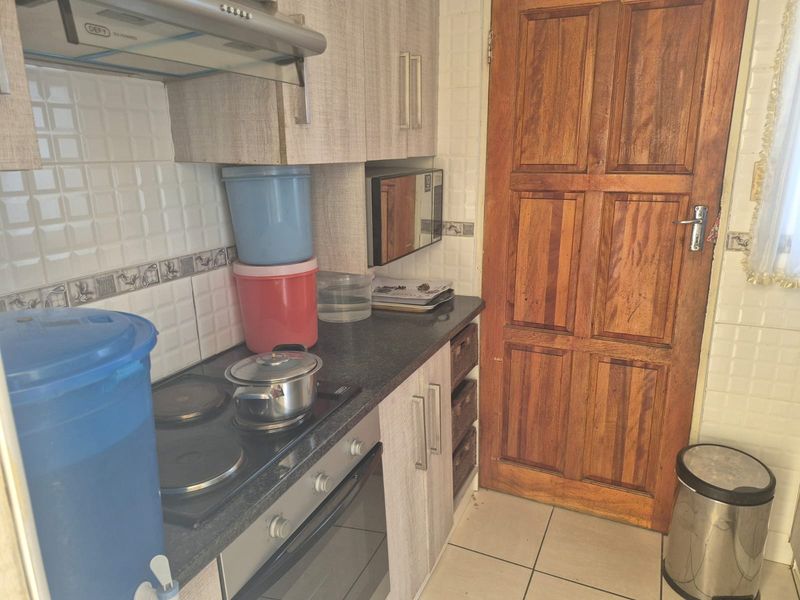 Secure 3 Bedroom Family Home with Flatlet in Imbali - Photo 6