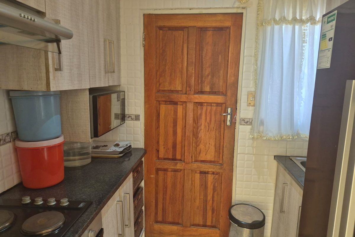 Secure 3 Bedroom Family Home with Flatlet in Imbali - Photo 5