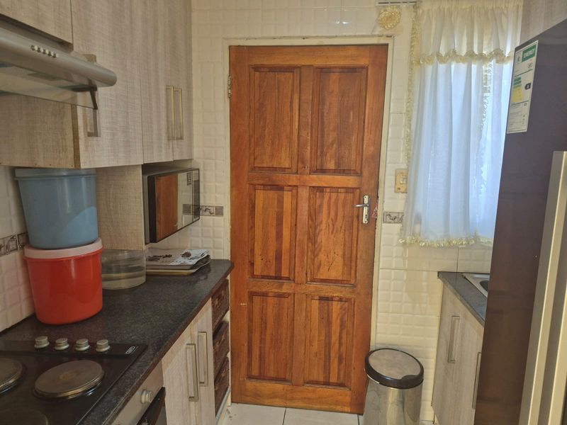 Secure 3 Bedroom Family Home with Flatlet in Imbali - Photo 5