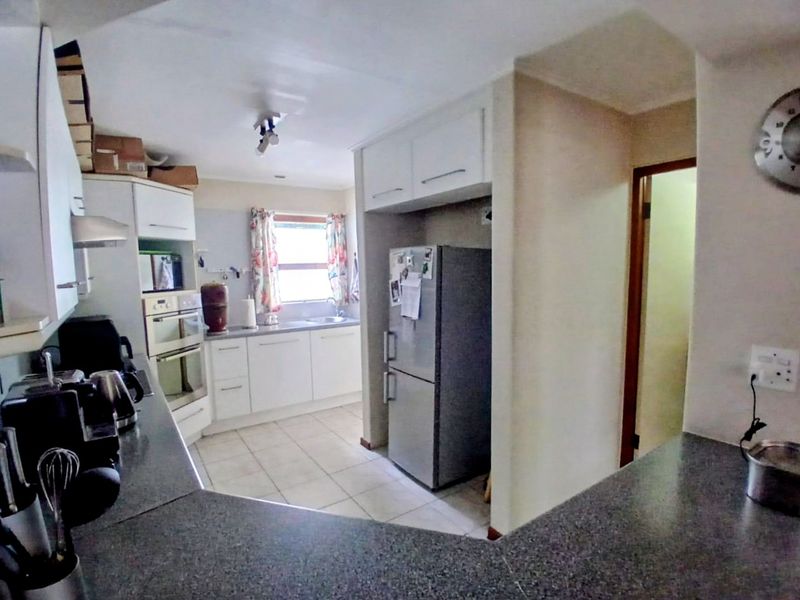 4 Bed 3 Bath House Nestled within Magaliessig - Photo 5
