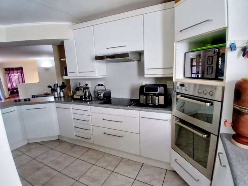4 Bed 3 Bath House Nestled within Magaliessig - Photo 7