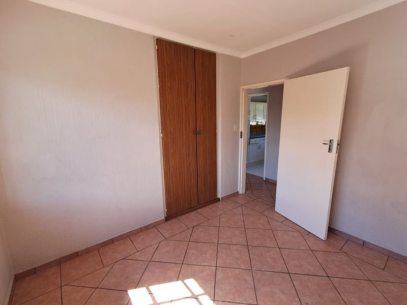 Charming Freehold 3 bedroom home in Rietvallei Park - Photo 9