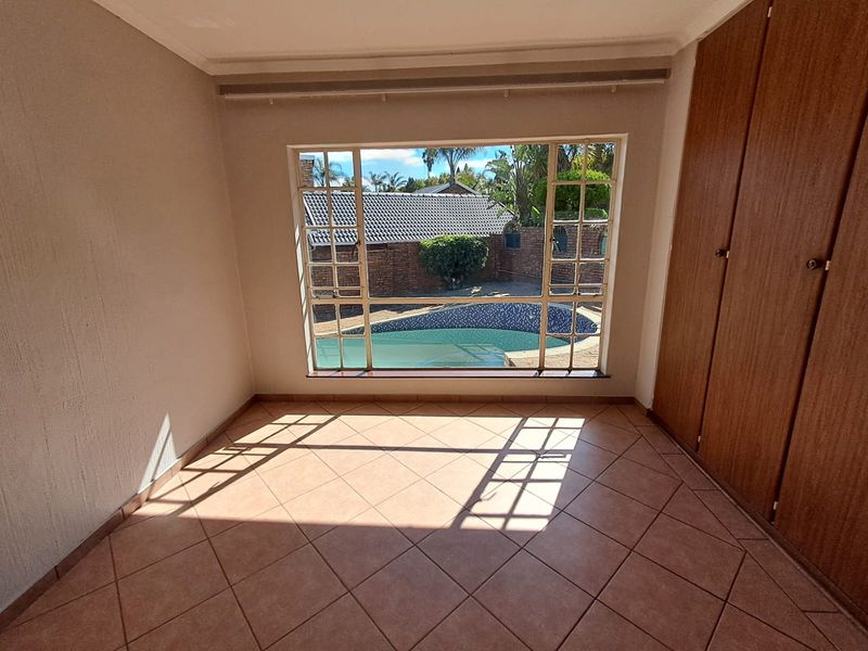 Charming Freehold 3 bedroom home in Rietvallei Park - Photo 10