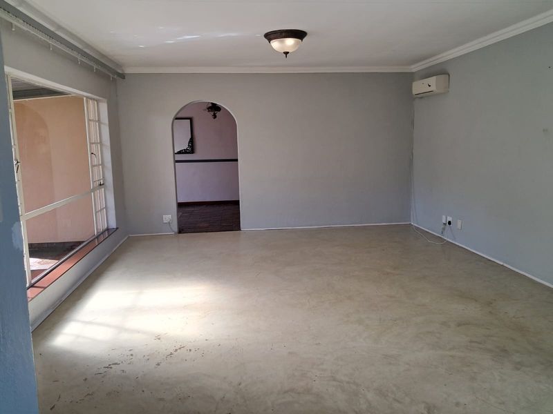 Charming Freehold 3 bedroom home in Rietvallei Park - Photo 6