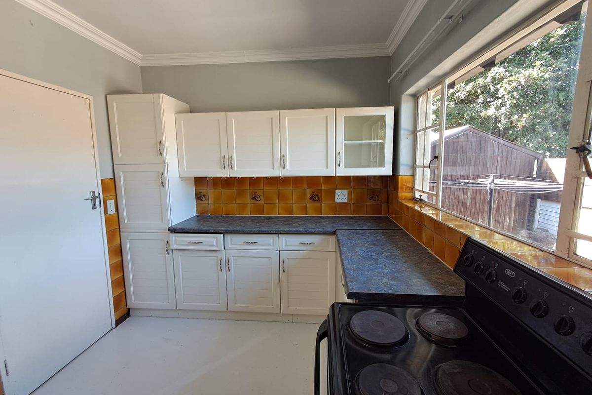 Charming Freehold 3 bedroom home in Rietvallei Park - Photo 4