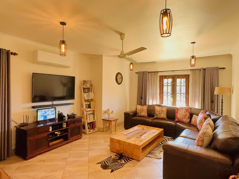 Entertainer’s Dream with Flatlet and 4-Car Garage in Dal Fouché, Springs - Photo 8