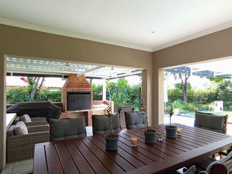 Spacious 3-Bedroom Family Home for Sale | Prime Fourways Location | 1,800m2 Stand - Photo 4
