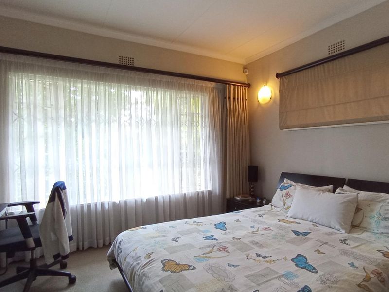 Spacious 3-Bedroom Family Home for Sale | Prime Fourways Location | 1,800m2 Stand - Photo 5