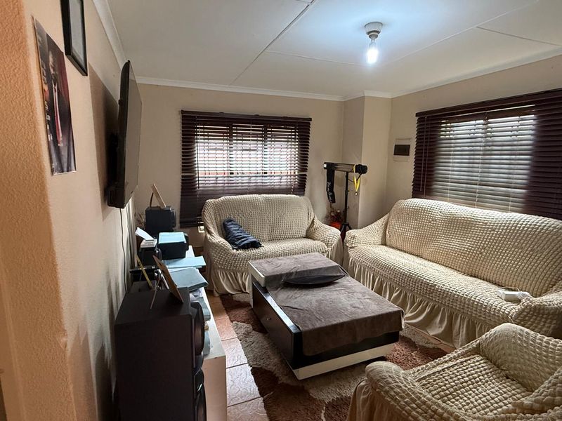 Spacious Family & Investment property in Danville Ext 12! - Photo 6