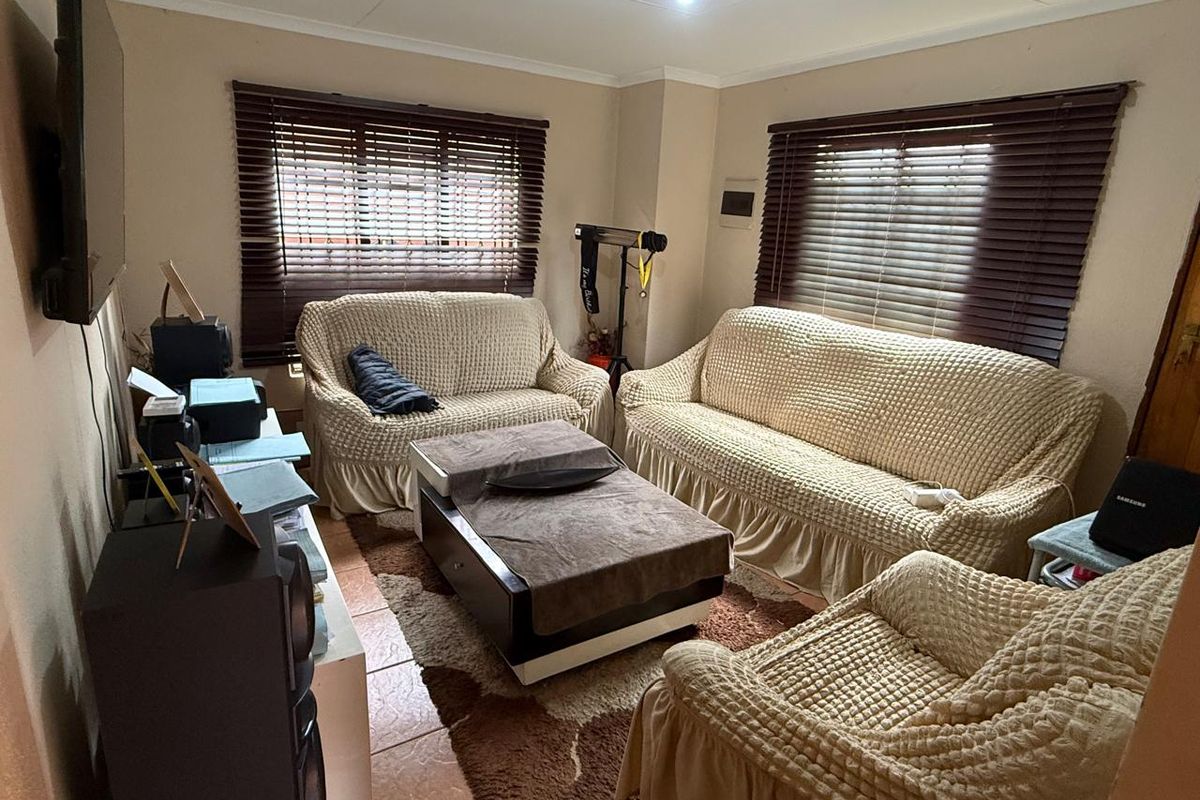 Spacious Family & Investment property in Danville Ext 12! - Photo 5