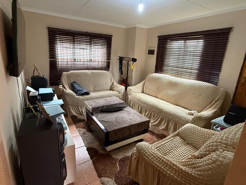 Spacious Family & Investment property in Danville Ext 12! - Photo 5