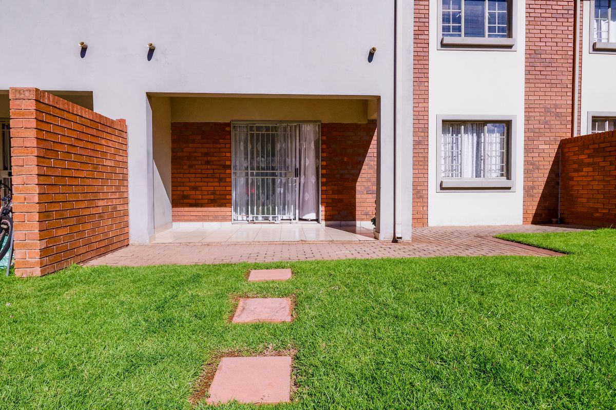Stunning 2 bedroom ground floor apartment in Monavoni! - Photo 2