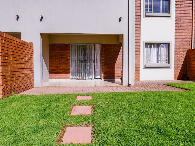 Stunning 2 bedroom ground floor apartment in Monavoni! - Photo 2