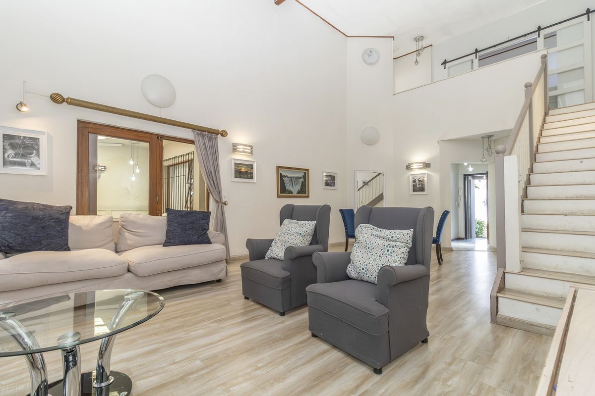 Well located townhouse in boutique style complex - Photo 4