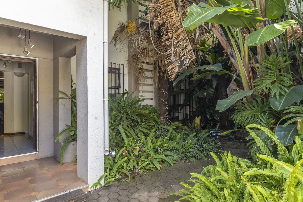 Well located townhouse in boutique style complex - Photo 3