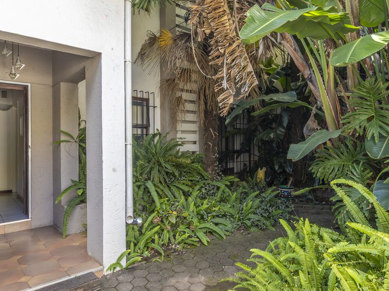 Well located townhouse in boutique style complex - Photo 3