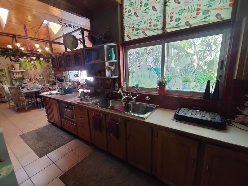 Prime Investment Opportunity with Multiple Income Streams on a Massive 2 552 m2 Erf in Pretoria Nort - Photo 4