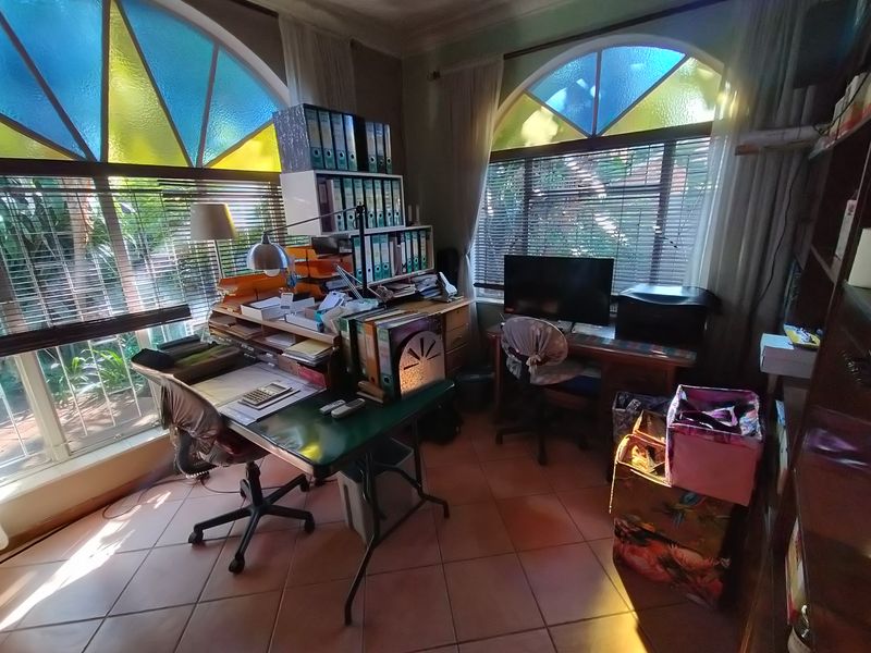 Prime Investment Opportunity with Multiple Income Streams on a Massive 2 552 m2 Erf in Pretoria Nort - Photo 9