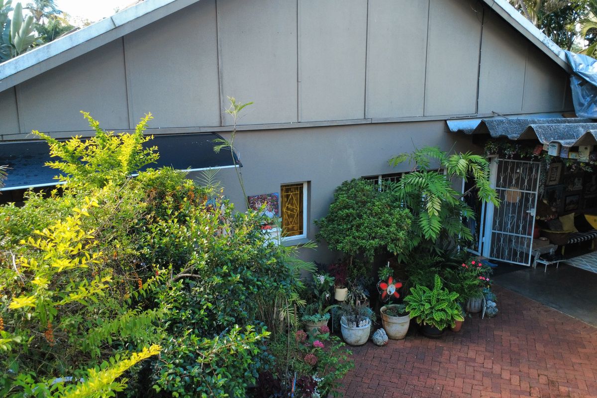 Prime Investment Opportunity with Multiple Income Streams on a Massive 2 552 m2 Erf in Pretoria Nort - Photo 2
