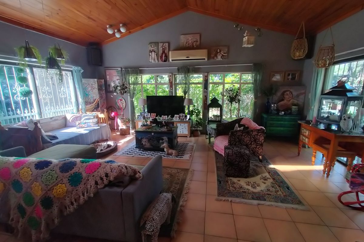 Prime Investment Opportunity with Multiple Income Streams on a Massive 2 552 m2 Erf in Pretoria Nort - Photo 5