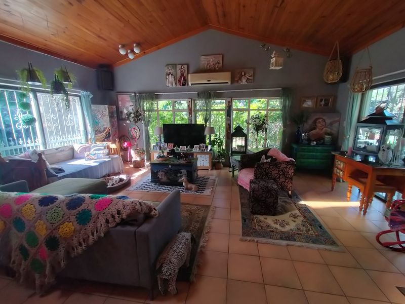 Prime Investment Opportunity with Multiple Income Streams on a Massive 2 552 m2 Erf in Pretoria Nort - Photo 5