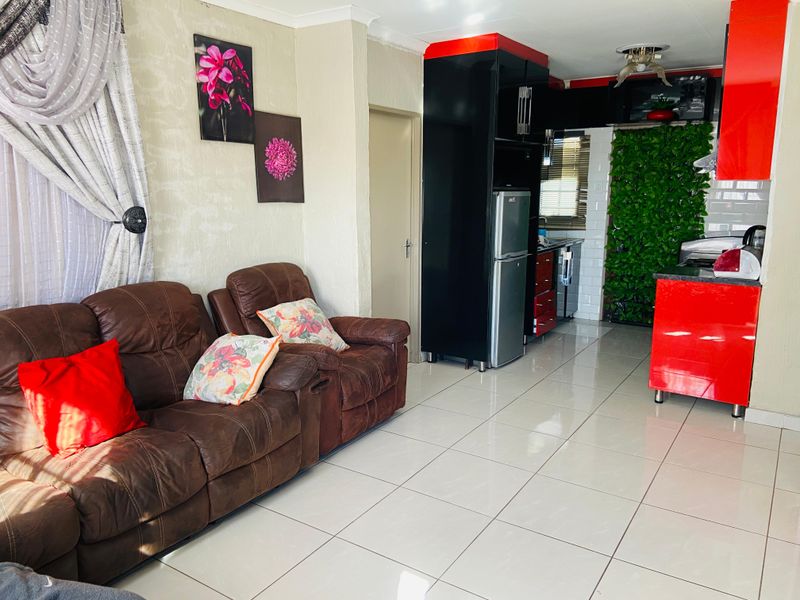 Low maintance home to Rent - Photo 5