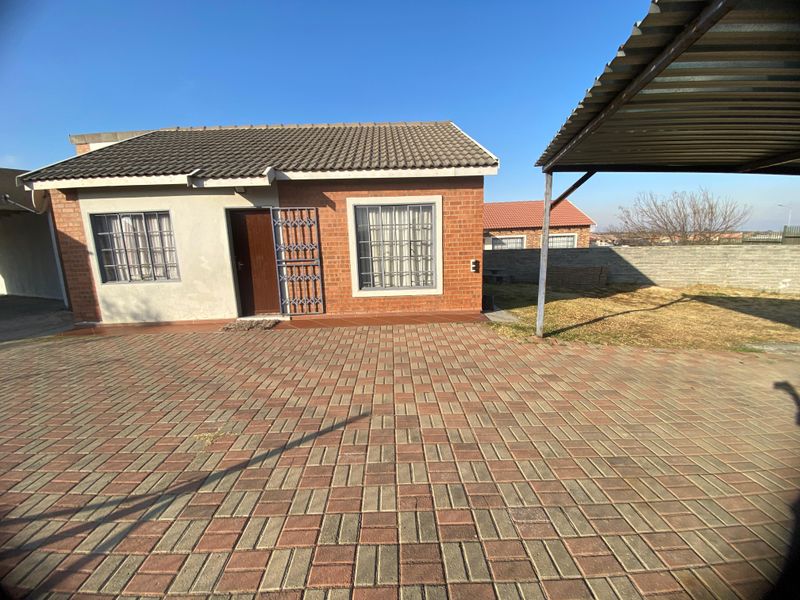 Low maintance home to Rent - Photo 1