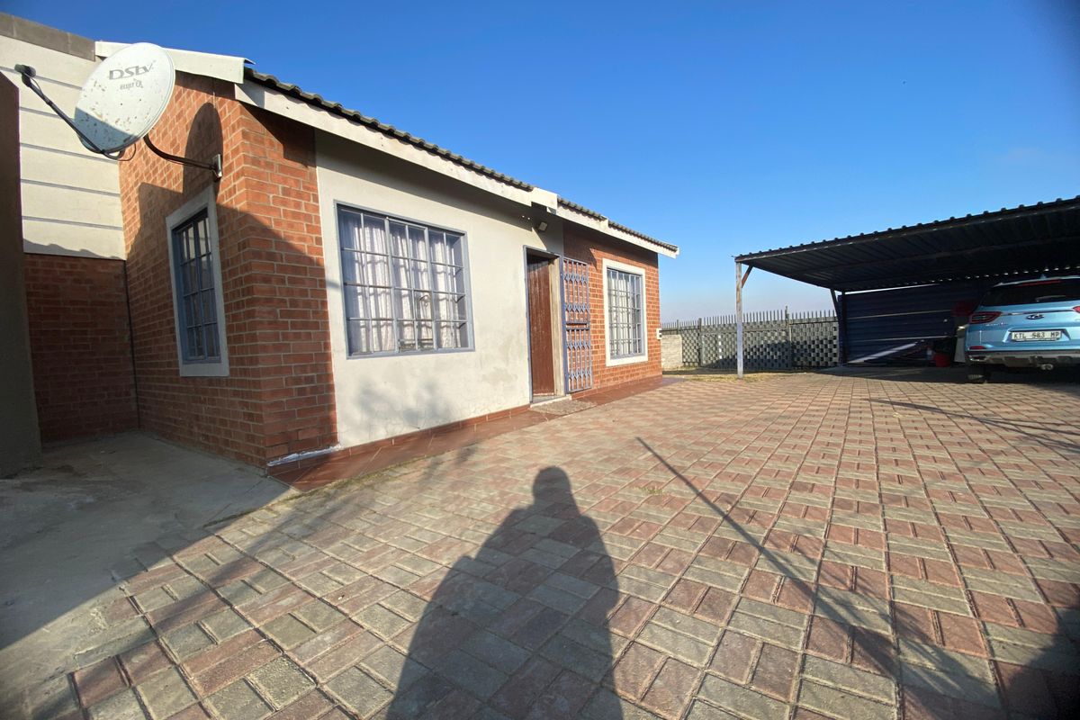 Low maintance home to Rent - Photo 2