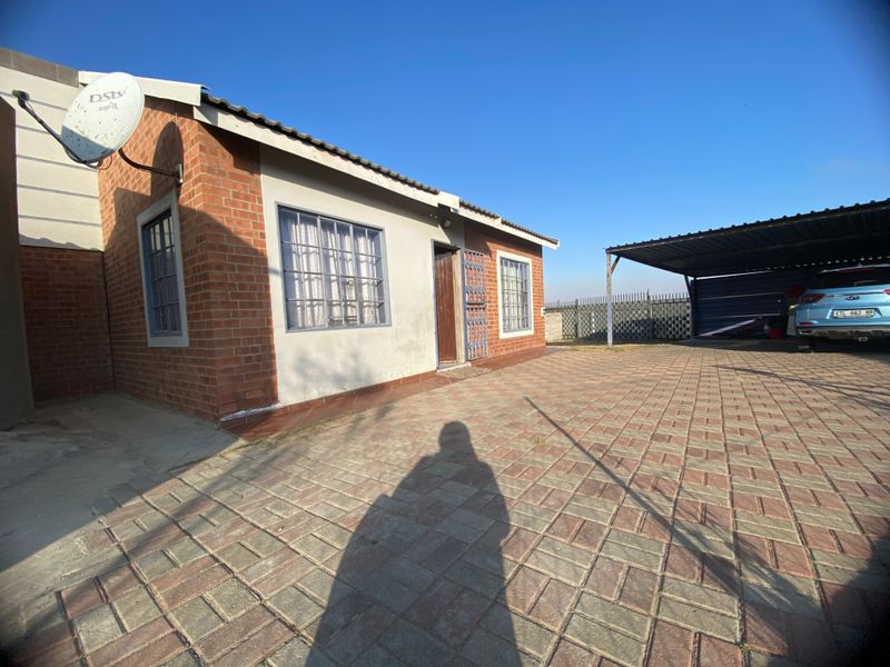 Low maintance home to Rent - Photo 2