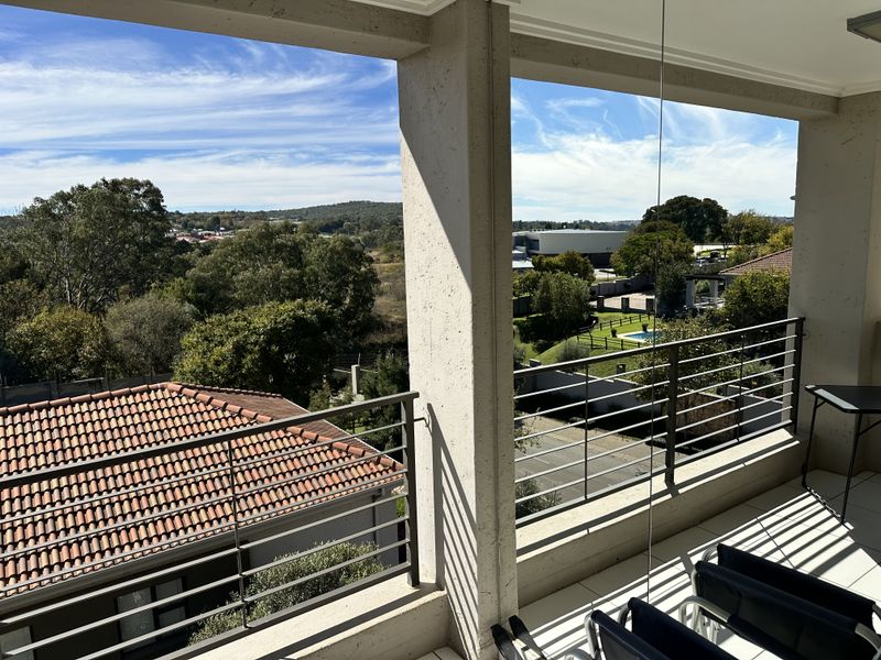 Modern 1 Bedroom Apartment In Lonehill - Photo 8