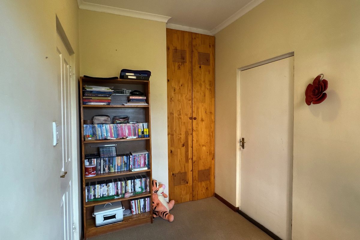 Comfortable Family Living in a Secure Hilton Complex - Photo 4