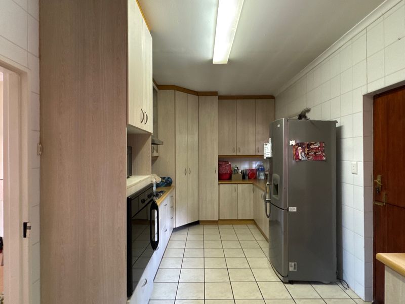 Comfortable Family Living in a Secure Hilton Complex - Photo 10