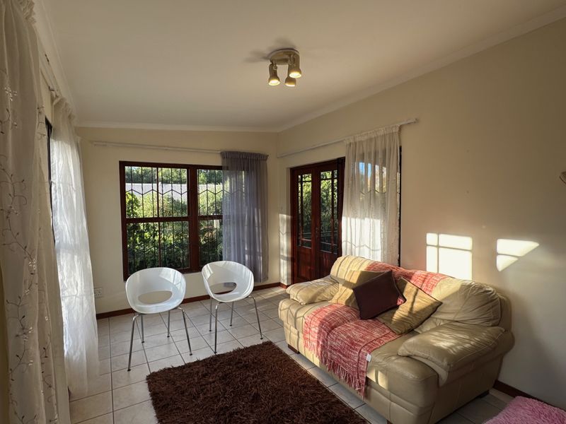 Comfortable Family Living in a Secure Hilton Complex - Photo 8
