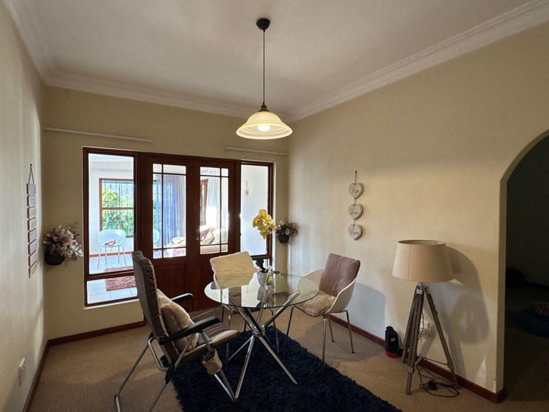 Comfortable Family Living in a Secure Hilton Complex - Photo 7