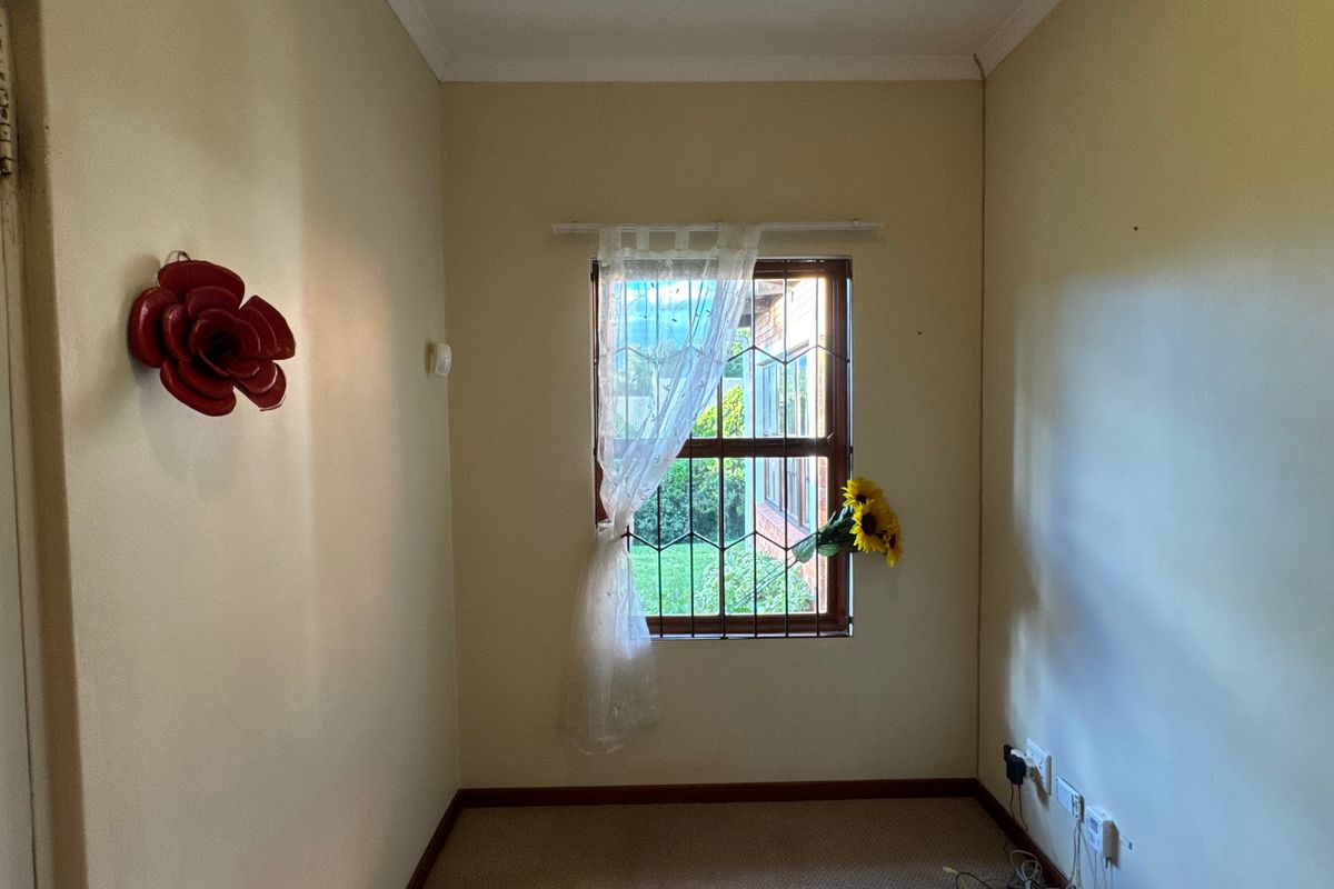 Comfortable Family Living in a Secure Hilton Complex - Photo 5