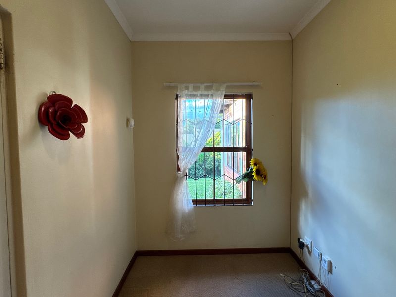 Comfortable Family Living in a Secure Hilton Complex - Photo 5