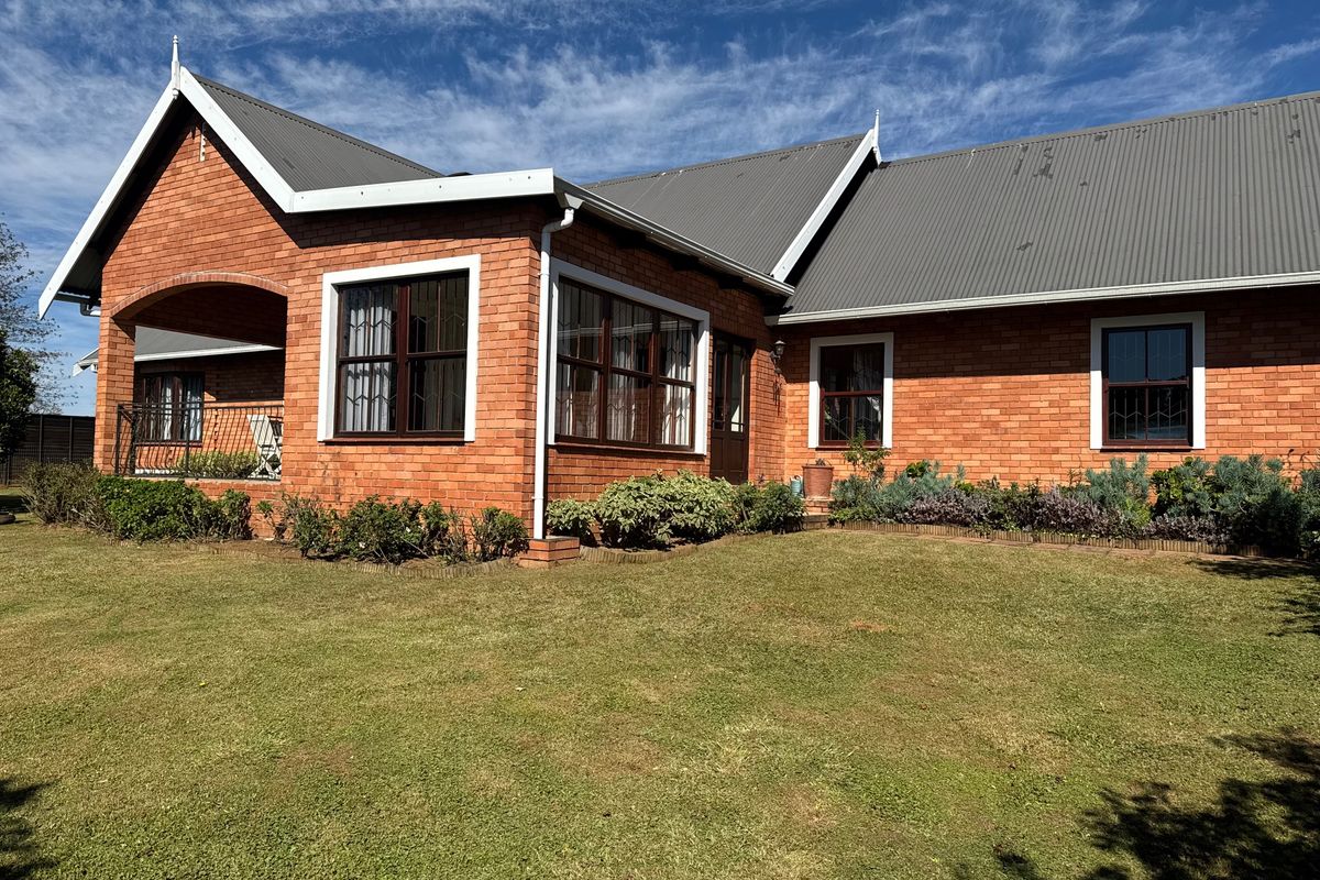 Comfortable Family Living in a Secure Hilton Complex - Photo 2