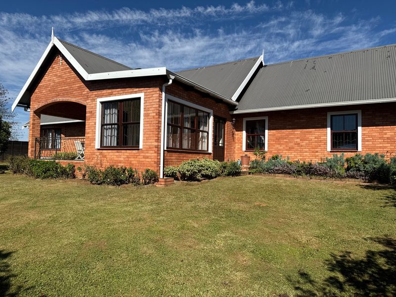 Comfortable Family Living in a Secure Hilton Complex - Photo 2