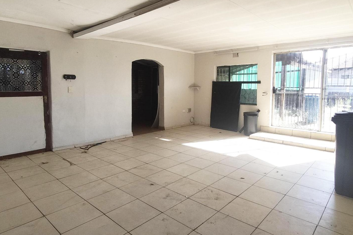 Exclusive Pre-Hammer opportunity – purchase this property before Sheriff’s Auction. - Photo 3