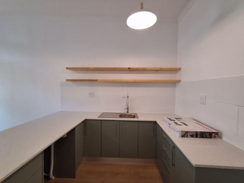 Modern Ground floor apartment with private patio - Photo 8