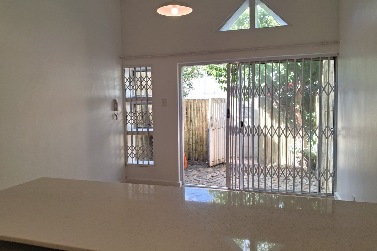 Modern Ground floor apartment with private patio - Photo 3