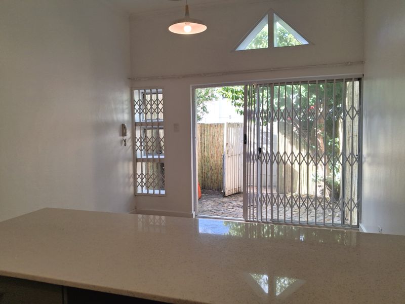 Modern Ground floor apartment with private patio - Photo 3
