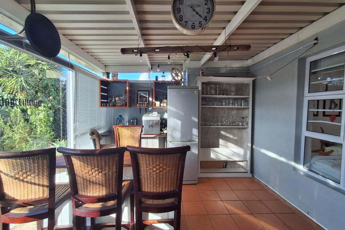 Elegant Family Living Meets Ultimate Entertainment in Uitzicht - Photo 4