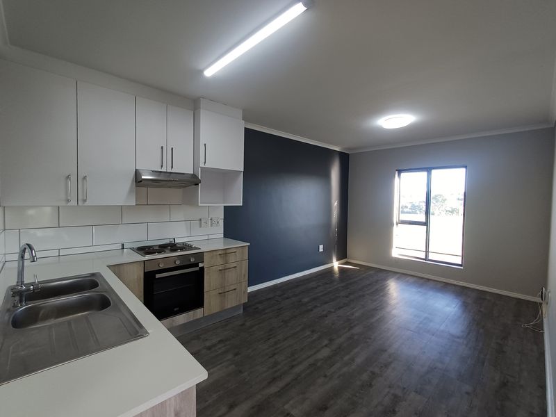 Stylish Top-Floor Living in Popular Cederberg Estate, Haasendal - Photo 10