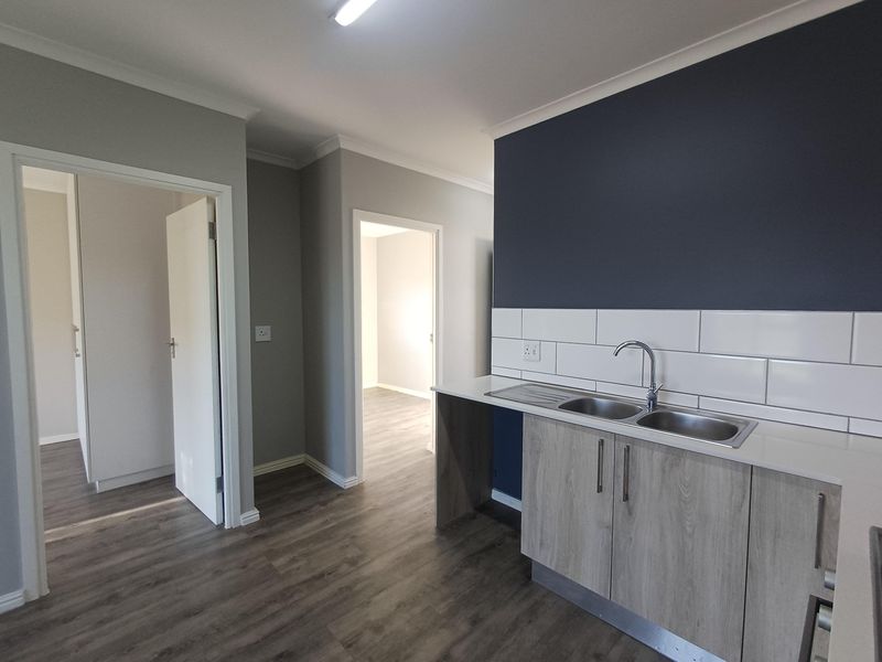 Stylish Top-Floor Living in Popular Cederberg Estate, Haasendal - Photo 7