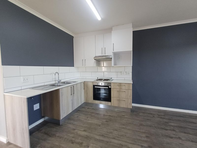 Stylish Top-Floor Living in Popular Cederberg Estate, Haasendal - Photo 3