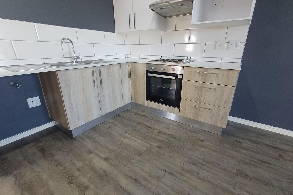 Stylish Top-Floor Living in Popular Cederberg Estate, Haasendal - Photo 5