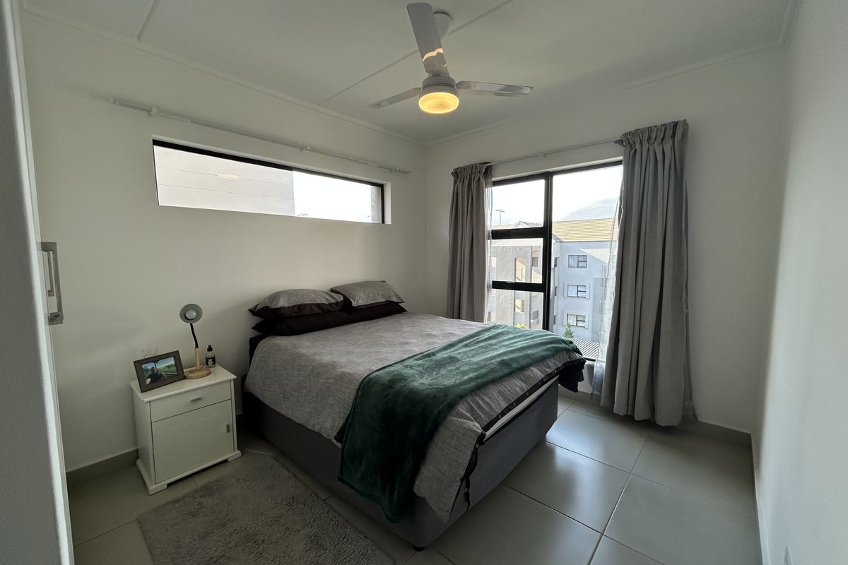 Spacious 2 bed apartment with substantial balcony - Photo 5