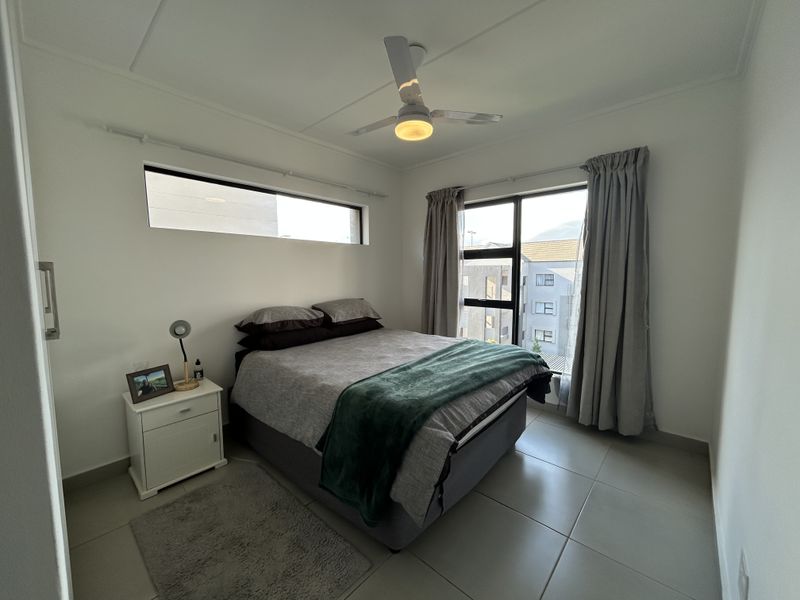 Spacious 2 bed apartment with substantial balcony - Photo 5