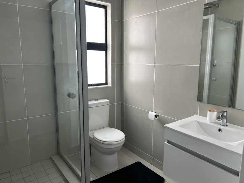 Spacious 2 bed apartment with substantial balcony - Photo 9